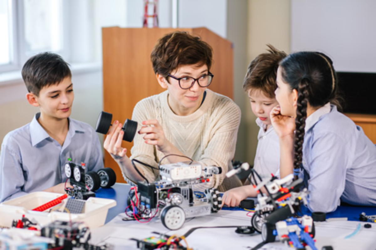 tu-hoc-lap-trinh-robotics-cho-tre